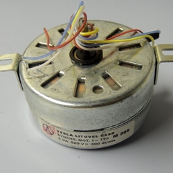 Gramo motorek Tesla M 305 (220V) - NOS