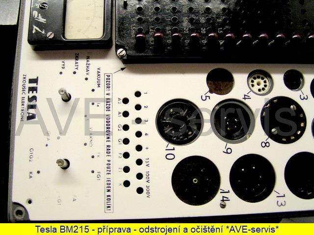 Tesla BM215 - sundání knoflíků a očištění panelu